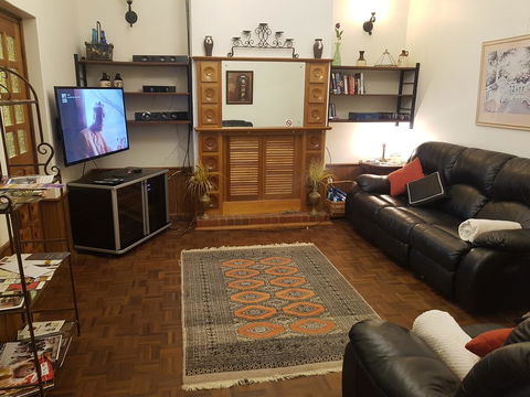 Barossa Glen - Henri's Cottage - Bed & Breakfast - E Caravan Parks 1