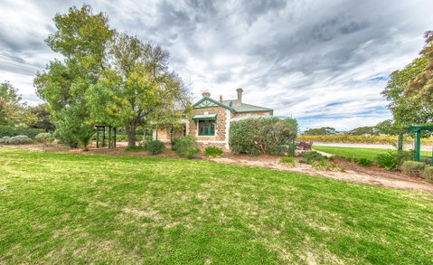 Barossa Vineyard Guesthouse - E Caravan Parks 1