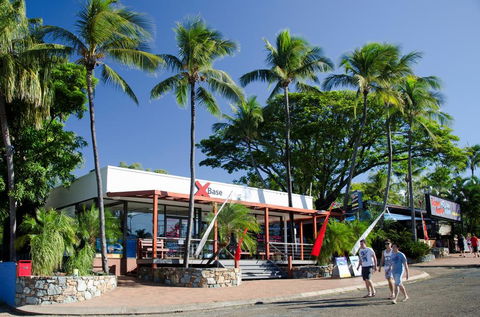 Base Airlie Beach - E Caravan Parks 0