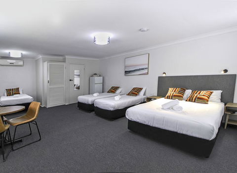 Batemans Bay Hotel - E Caravan Parks 2