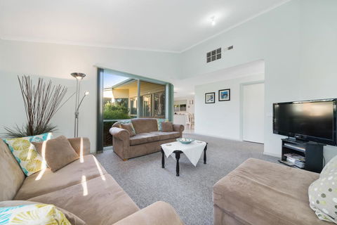 Bay Beach Beauty - E Caravan Parks 3