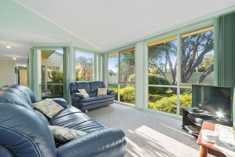 Bay Beach Beauty - E Caravan Parks 1