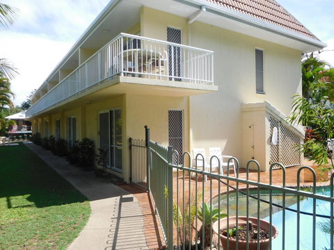 Bayshores Apartment Hervey Bay - E Caravan Parks 0