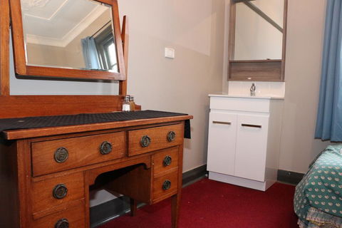 Bayview Hotel - Batemans Bay - E Caravan Parks 1