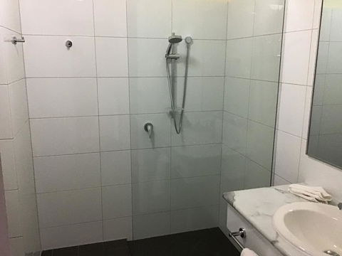 Bayview Motel - E Caravan Parks 1