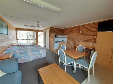 Bayview Motor Inn - E Caravan Parks 3