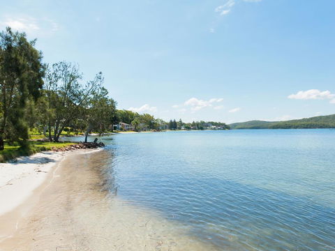 Baywatch - Beachfront Bliss Executive Home - E Caravan Parks 2