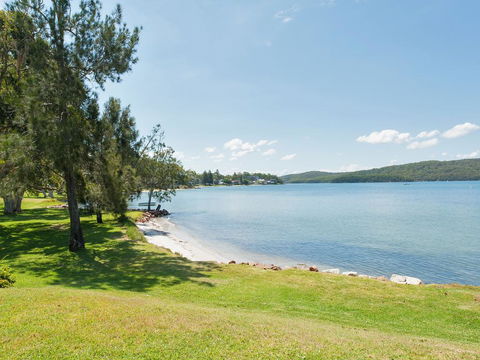 Baywatch - Beachfront Bliss Executive Home - E Caravan Parks 3