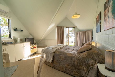 Beach Cabins Merimbula - E Caravan Parks 2
