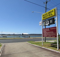 Beach Drive Motel - E Caravan Parks