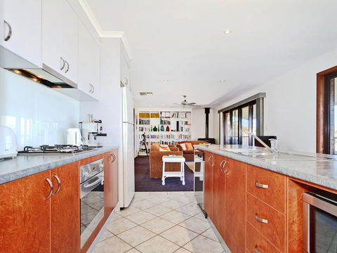 Beach House At Moana - E Caravan Parks 2
