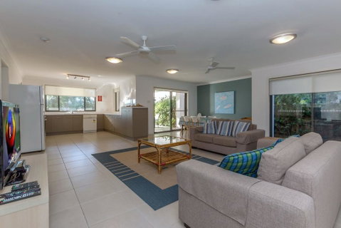 Beach House, Pacific Road, 1/20 - E Caravan Parks 2