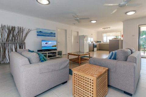 Beach House, Pacific Road, 1/20 - E Caravan Parks 1