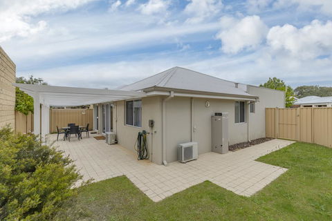 Beach Resort Chalet - E Caravan Parks 3