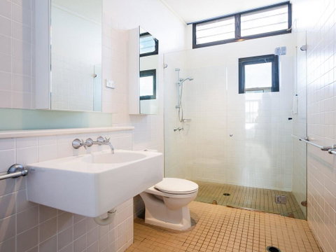 Beach View At One Mile', 8/26 One Mile Close - Infinity Complex Pool & WIFI - E Caravan Parks 1