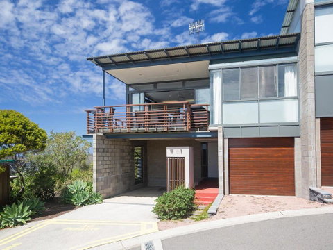 Beach View At One Mile', 8/26 One Mile Close - Infinity Complex Pool & WIFI - E Caravan Parks 0