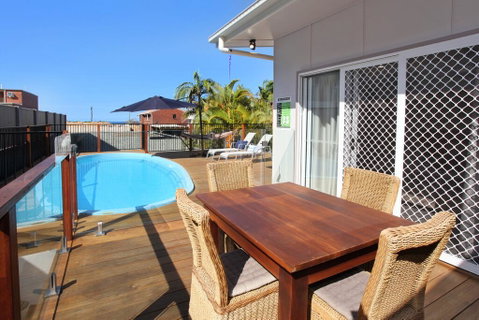 BEACH, SHOPS & FABULOUS VACATION HOME! - E Caravan Parks 0