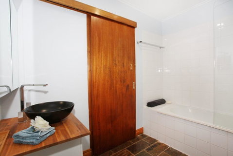 BEACH, SHOPS & FABULOUS VACATION HOME! - E Caravan Parks 2