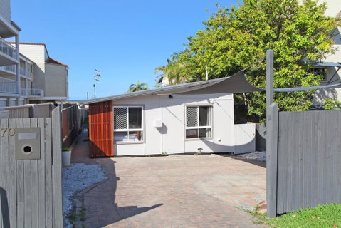 BEACH, SHOPS & FABULOUS VACATION HOME! - E Caravan Parks 1