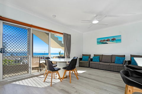 Beachcomer, Unit 2 - The Entrance, NSW - E Caravan Parks 3