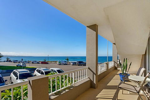 Beachcomer, Unit 2 - The Entrance, NSW - E Caravan Parks 1