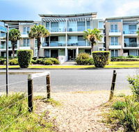 Beaches Holiday Resort - Apartment 2 - E Caravan Parks