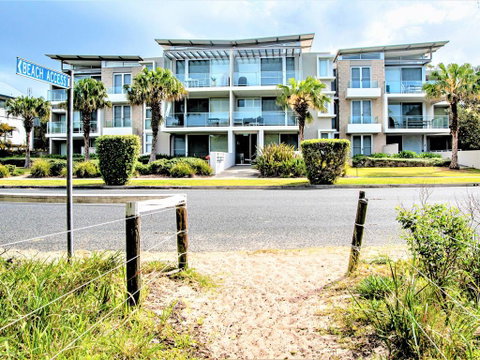 Beaches Holiday Resort - Apartment 2 - E Caravan Parks 0