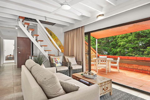 Beachfront 7 Penthouse - Sawtell, NSW - E Caravan Parks 0