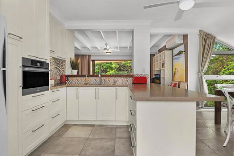 Beachfront 7 Penthouse - Sawtell, NSW - E Caravan Parks 3