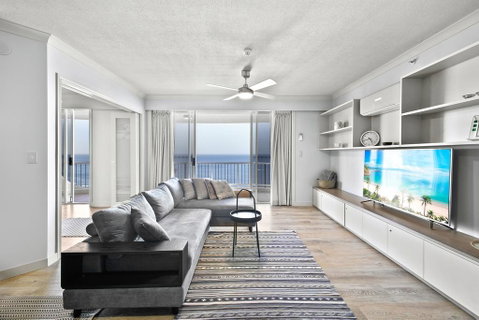 Beachfront Luxury 3 Bedroom In The Heart Of Surfers Paradise - Ocean Views Plus Indoor/outdoor Pool - E Caravan Parks 0