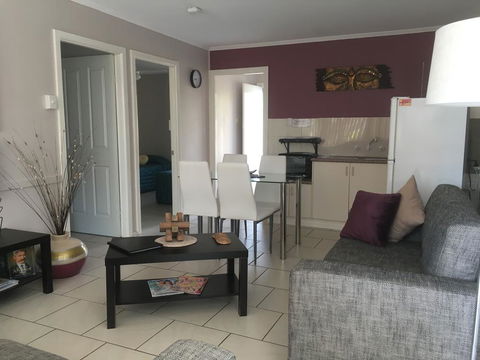 Beachlander Holiday Apartments - E Caravan Parks 3