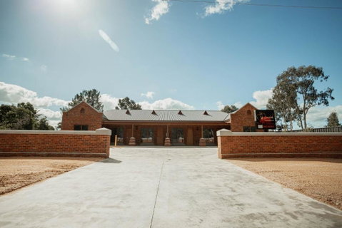 Red Waratah Accommodation - E Caravan Parks 0