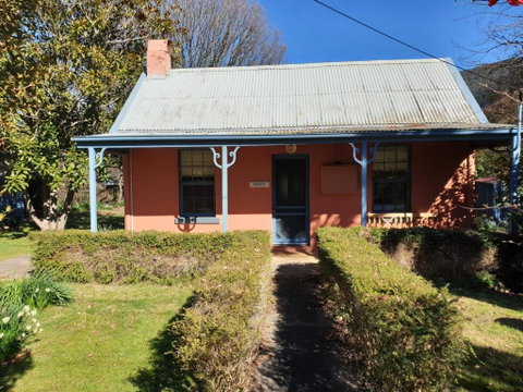 Redruth - 2 Bedroom Cottage Situated In Wandiligong - E Caravan Parks 0