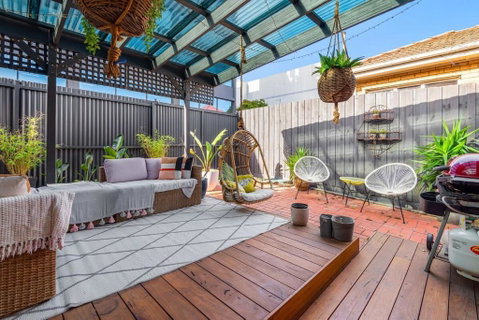 Refined 2-Bed House With A Charming Courtyard - E Caravan Parks 1