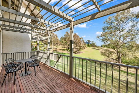 Refreshing Valley Escape - E Caravan Parks 0