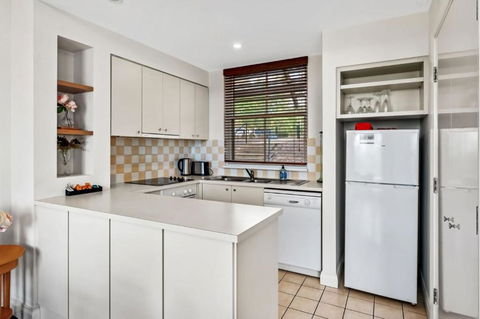 Refreshing Valley Escape - E Caravan Parks 3