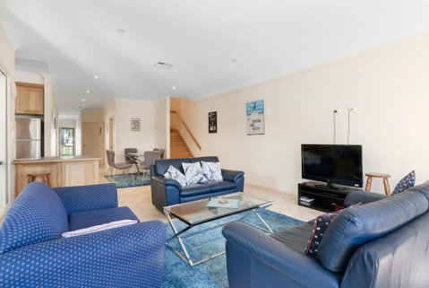 Relax On Charles St - 4A Charles Street Port Elliot - BYO Linen - E Caravan Parks 1