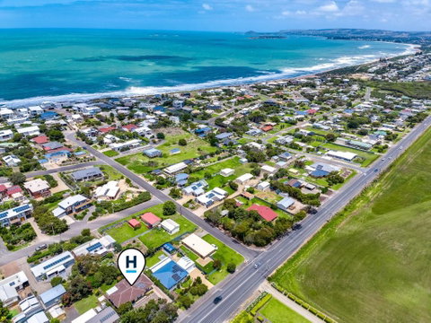 Relaxed Family Beach House - No Linen Included - E Caravan Parks 0