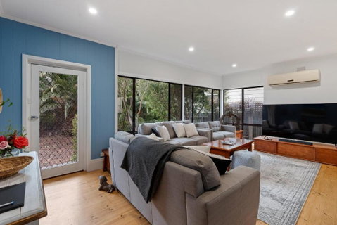 Relaxed Family Beach House - No Linen Included - E Caravan Parks 2