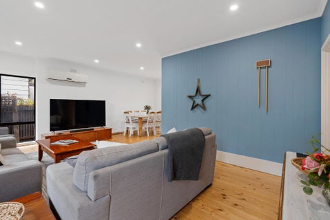 Relaxed Family Beach House - No Linen Included - E Caravan Parks 3