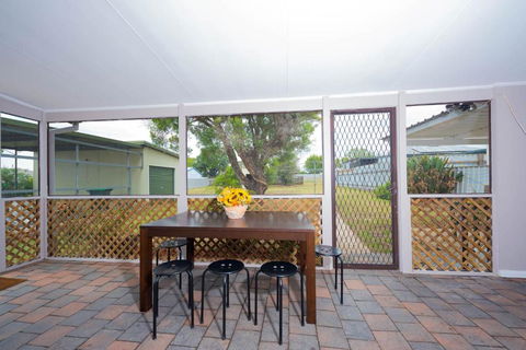Renovated Little Cottage Aberdare Hunter Valley - E Caravan Parks 3
