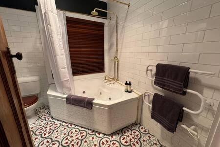 Renovated Cottage Near Cataract Gorge Launceston - E Caravan Parks 3