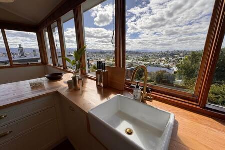 Renovated Cottage Near Cataract Gorge Launceston - E Caravan Parks 2