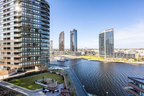 Resort-style Docklands Riverview Stay With Parking - E Caravan Parks 0