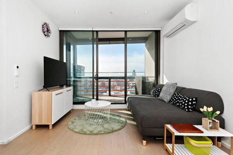 Resort-style Docklands Riverview Stay With Parking - E Caravan Parks 2