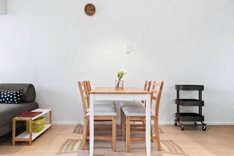 Resort-style Docklands Riverview Stay With Parking - E Caravan Parks 3