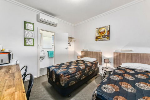 Rest Motels - E Caravan Parks 3