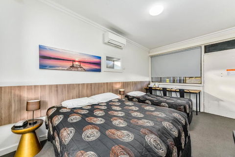 Rest Motels - E Caravan Parks 1