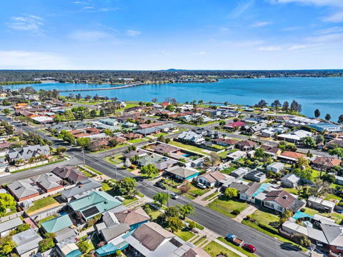 Retreat House - E Caravan Parks 0