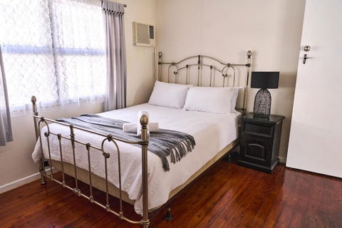 RetroRhapsody - E Caravan Parks 2